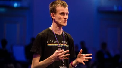 Etherium'un kurucusu Vitalik Buterin İstanbul uçağına bindi