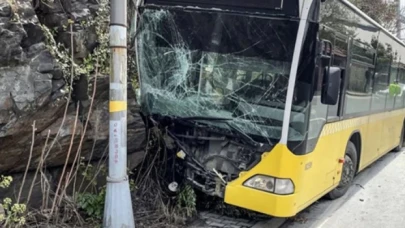 İstanbul'da İETT otobüsü, servis aracı ve bir kamyonet çarpıştı: Yaralılar var