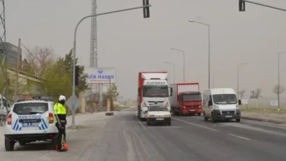 Kum fırtınası: Aksaray-Adana kara yolu trafiğe kapatıldı