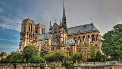 Notre Dame Katedrali'ndeki gizemli lahit açılacak