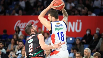 Anadolu Efes çeyrek final ilk maçında farklı kazandı