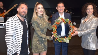 Hadise, "Domates Kraliçesi" seçildi