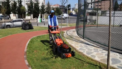 Kartal Belediyesi'nin yabani ot temizliği