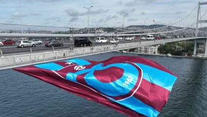 Köprüdeki Trabzonspor bayrağını indirmeye çalışan Rambo Okan gözaltına alındı