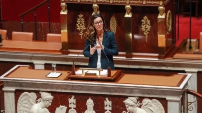 Macron'un partisinde iç çamaşırı krizi: Coralie Dubost'tan istifa karar