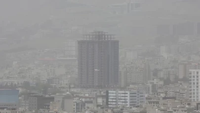 Tahran'da hava kirliliği nedeniyle okullar yine tatil