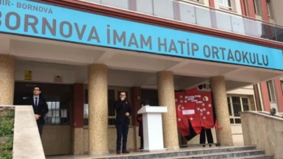 Bornova İmam Hatip Ortaokulu'nda kız ve erkek öğrencilerin katları da ayrıldı