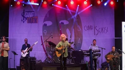 Cuma İş Çıkışı Ankara Konserinde Yeni Türkü Sahne Aldı