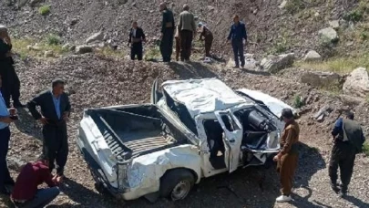 Enerji dağıtım şirketi kamyonu şarampolden aşağı yuvarlandı: 3 ölü, 2 yaralı