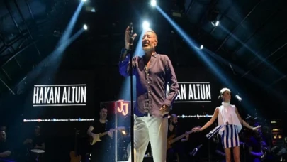 Hakan Altun Jolly Joker Alaçatı Sezonunu Biletleri Tükenen Konserle Açtı