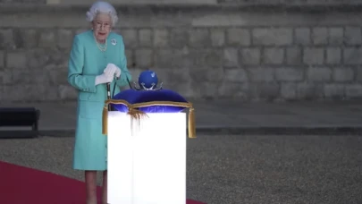 Kraliçe Elizabeth Şükran Günü ayinine katılmayacağını duyurdu