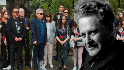 Nazım Hikmet, Moskova'daki mezarı başında yağmur altında anıldı