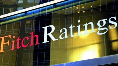 Fitch: ABD’nin kredi notu görünümünü negatiften durağana revize etti