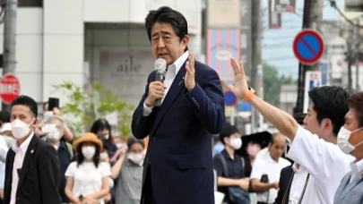 Saldırıya uğrayan eski Japonya Başbakanı Shinzo Abe hayatını kaybetti!