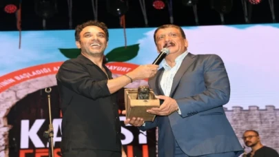 Uğur Aslan ve Buray ’Kayısı Festivali’nde coşturdu