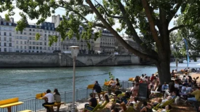 ABD’li turiste Paris'te umumi tuvalette tecavüz edildi