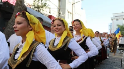 Kartal'da 'Uluslararası Halk Oyunları Festivali' coşkusu