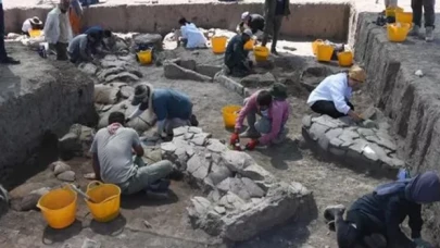 Küllüoba Höyüğü'nde 100'den fazla mezar bulundu