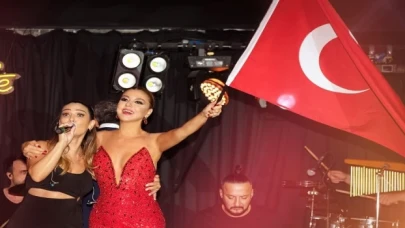 Gülben Ergen Alaçatı’yı büyüledi