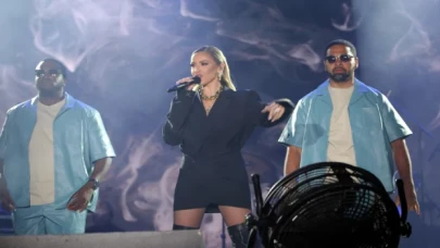 Hadise "7. Kardeş Kültürleri Festivali"nde konser verdi