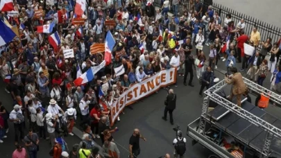 Fransa'da NATO ve AB karşıtı protesto