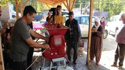 Büyükşehir makine hibeleriyle vatandaşın işini kolaylaştırıyor