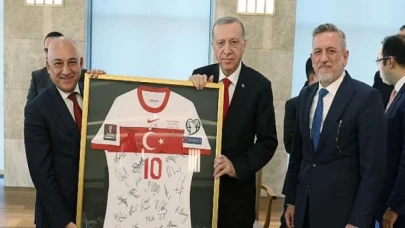 Cumhurbaşkanı Erdoğan, TFF Başkanı Mehmet Büyükekşi’yi kabul etti