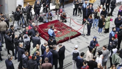 Kübra Par: Korku iklimi salmaya çalışanlara inat, omuz omuza durmalıyız