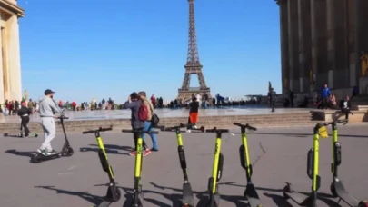 Ölümlü kazaların ardından Paris’te elektrikli scooterların yasaklanması gündemde