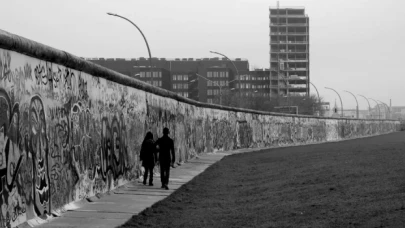 Soğuk Savaş'ın sembolü Berlin Duvarı'nın yıkılışının 33. yılı