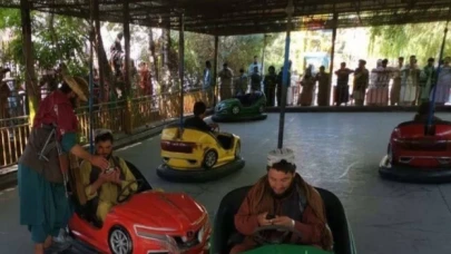 Taliban kadınların park ve lunaparklara girişini yasakladı