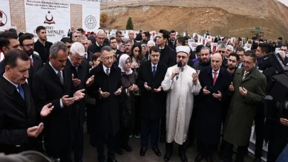 Türkiye’nin İlk Şehit Öğretmenler Anıtı Keçiören’de Açıldı