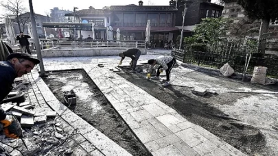 Abdal Camii Çevresinde Zemin Yenileniyor