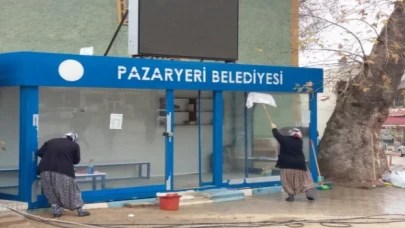 Bilecik Pazaryeri’nde kapalı minibüs durakları temizleniyor