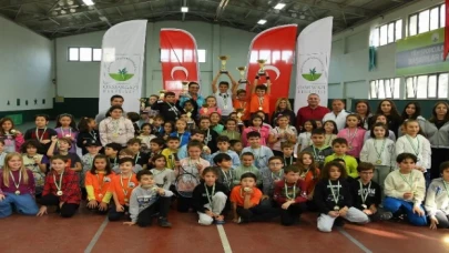 Bursa Osmangazi’de tenis tutkunları performanslarını sergiledi