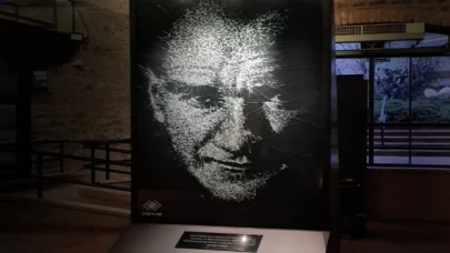 Cam Atatürk portresi Rahmi M. Koç Müzesi’nde sergileniyor