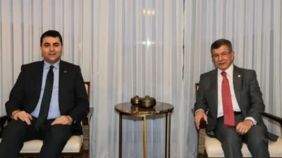 Davutoğlu, Gültekin Uysal'ı Celal Bayar Köşkü'nde ziyaret etti