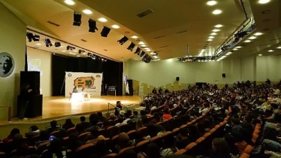 Ege Mizah Fest birbirinden ünlü isimleri ağırladı