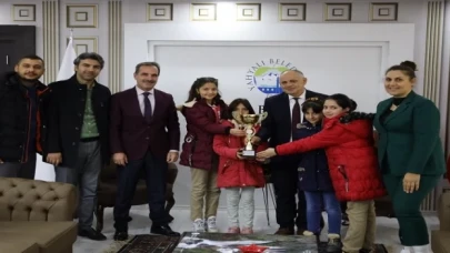 Floor Curling şampiyonları Esat Öztürk’le buluştu