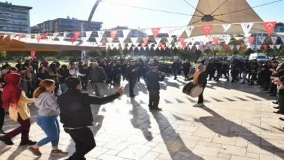 İzmir Çiğli’de davullu zurnalı ’toplu’ sevinç