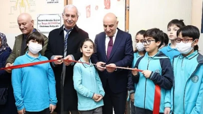 Keçiören Belediyesi Ortaokula Laboratuvar ve Kütüphane Açtı