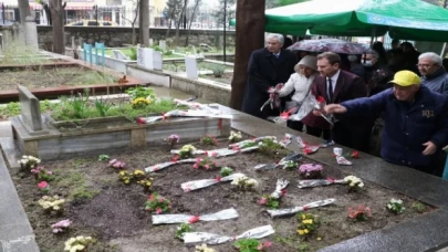 Manisa eski müftüsü mezarı başında anıldı