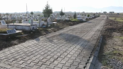 Manisa Turgutlu’da mezarlıklarda üst yapı çalışması