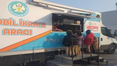 Manisa’da mobil ikram aracı öğrencilerin yanında