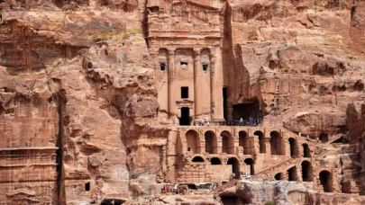 Petra Antik Kenti'ni sel bastı: Turistler tahliye edildi