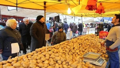 Saray Belediye Başkanı Özgen Erkiş’ten semt pazarına ziyaret