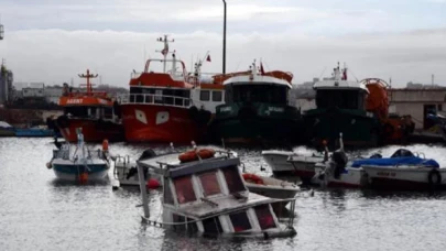 Tekirdağ'da kuvvetli rüzgar; eğitim uçuşları iptal, tekne battı