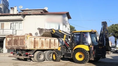 Burhaniye’de Yol Yapımı Devam Ediyor