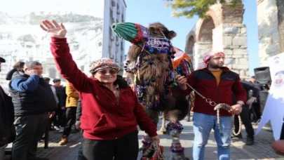 Efes Selçuk’ta deve güreşi heyecanı