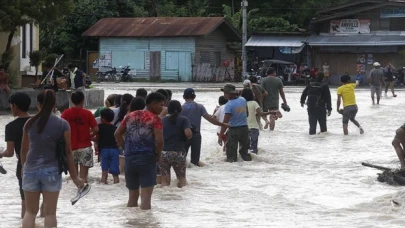 Filipinler'de şiddetli yağışların neden olduğu sellerde ölenlerin sayısı 49'a yükseldi